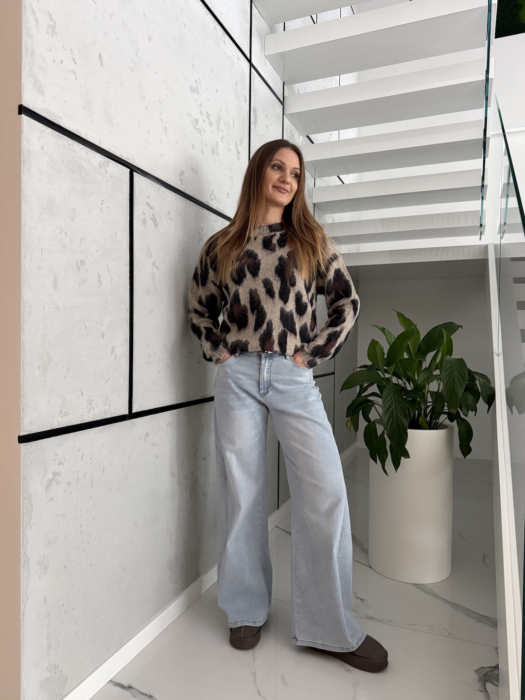 Wiskozowy sweter w cętki z dodatkiem wełny - beżowy      