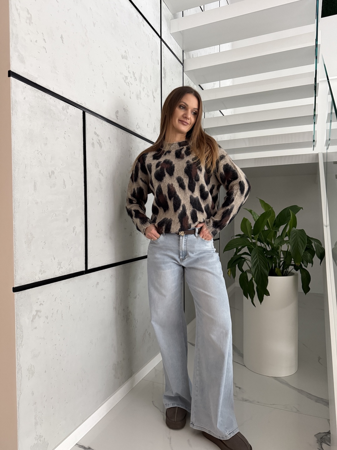 Wiskozowy sweter w cętki z dodatkiem wełny - beżowy      