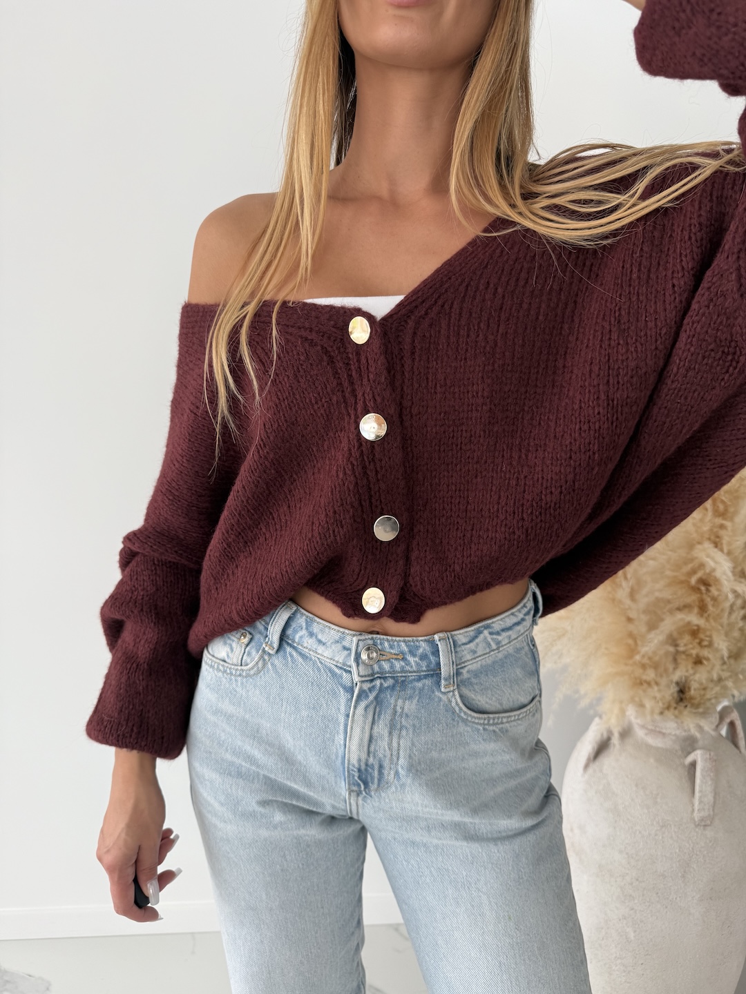 Sweter odpinany na złote guziczki MARIS  - burgund   zdjęcie 2