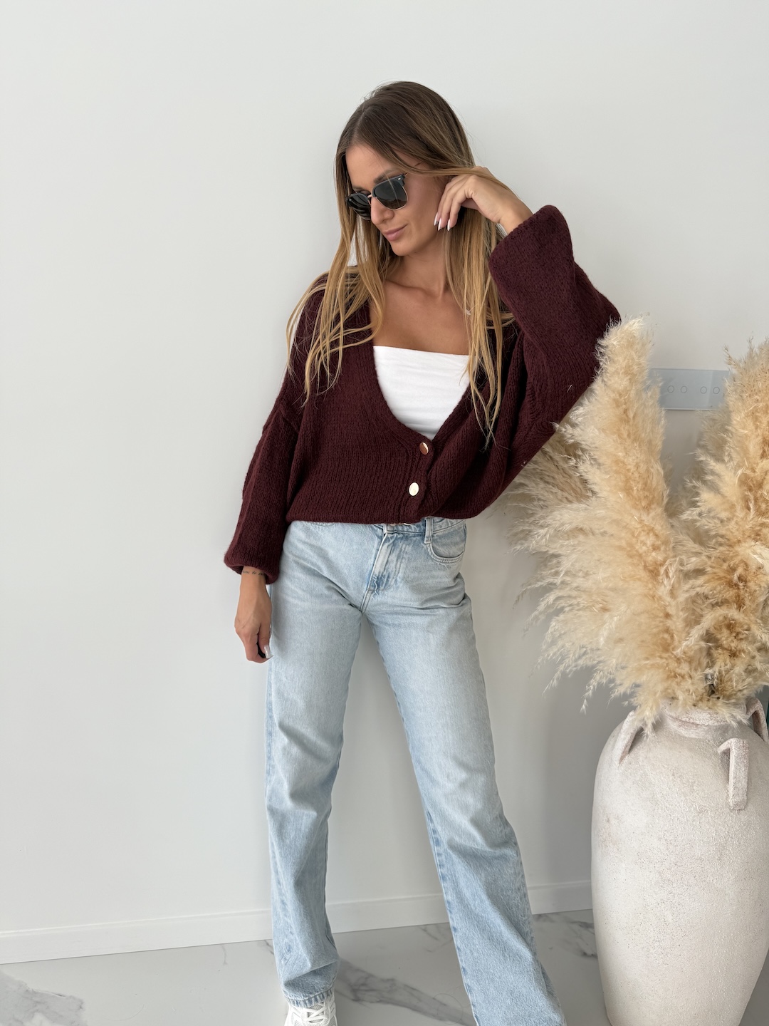 Sweter odpinany na złote guziczki MARIS  - burgund   zdjęcie 4