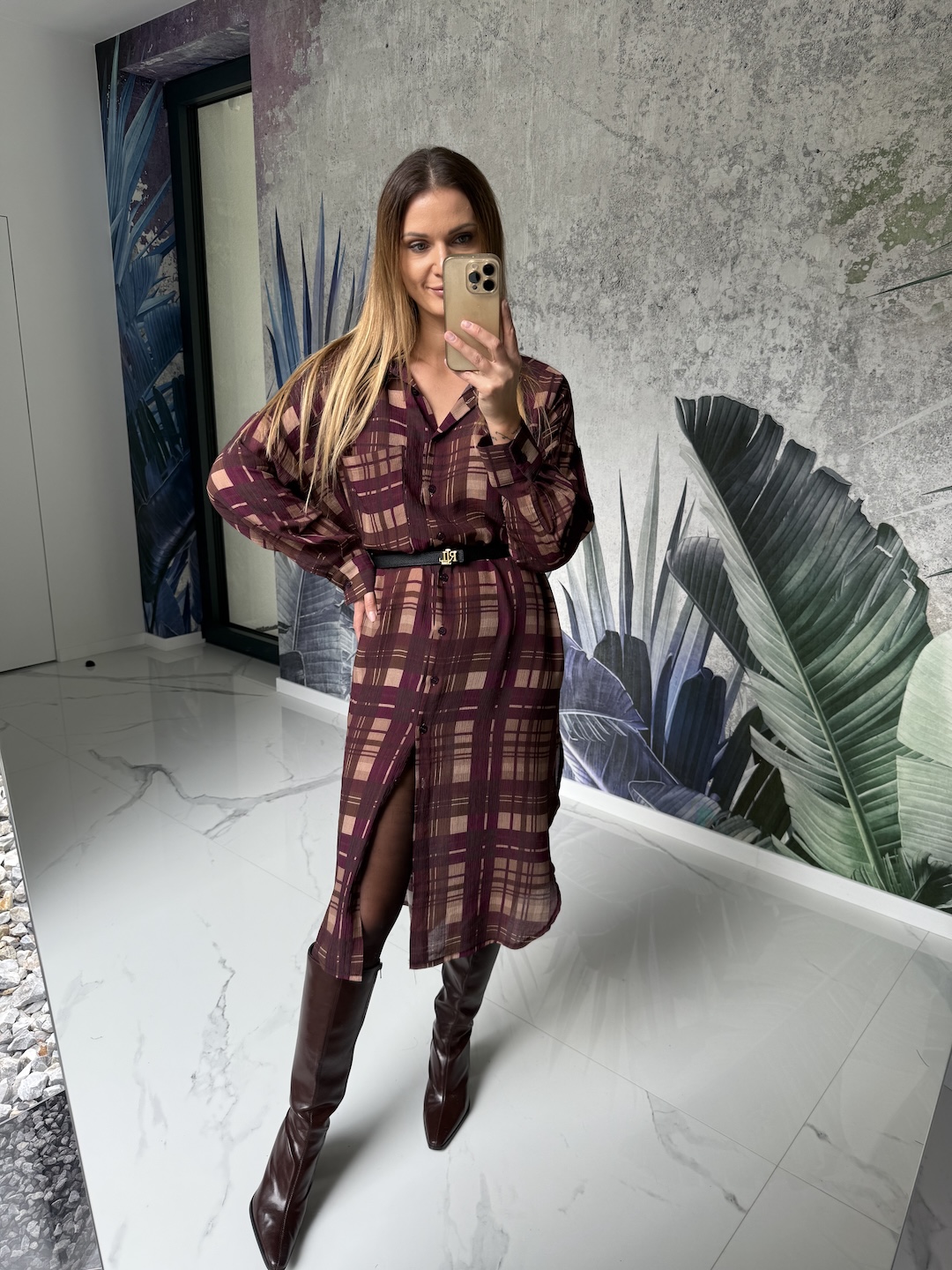 Sukienka koszulowa o kroju oversize SIENNA - burgundowa krata  zdjęcie 3