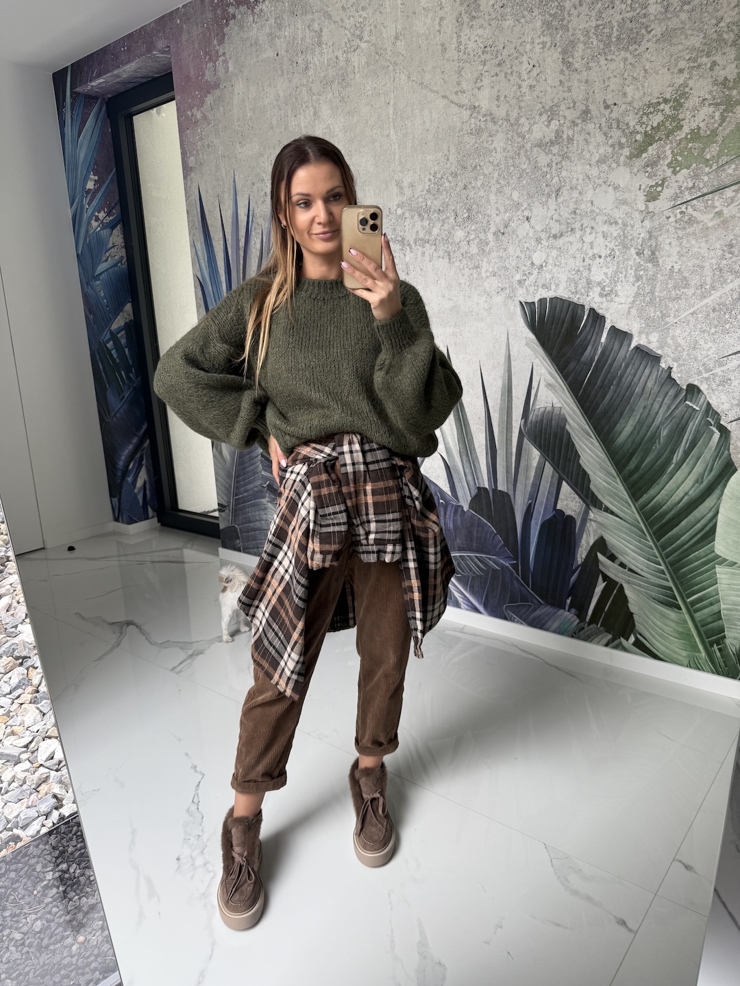 Sweter z wełną - khaki    zdjęcie 1