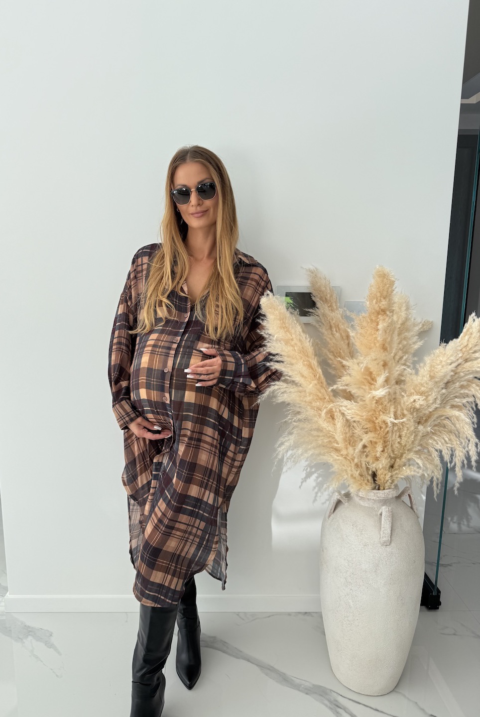 Sukienka koszulowa o kroju oversize SIENNA - brązowa krata  zdjęcie 3