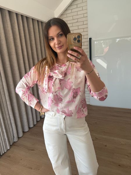 Bawełniana bluzka w kwiaty Kori rękaw 3/4 - różowe kwiatki 