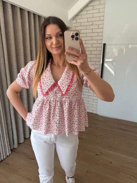 Wiskozowa bluzka z kołnierzykiem wykończonym koronką - kwiatuszki  