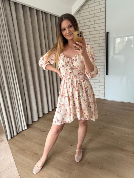 Sukienka JOYS -kremowa w kwiatuszki