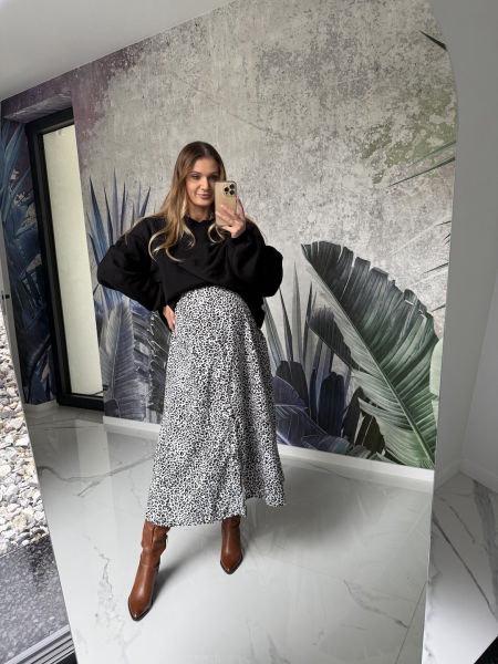 Sukienka MALAGA  - czarno-biała panterka ( większy standard ) 