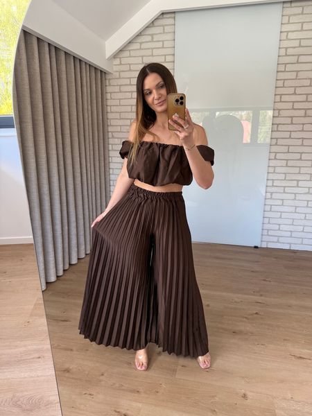 Komplet plisowany top  + spodnie z wysokim stanem - czekolada  