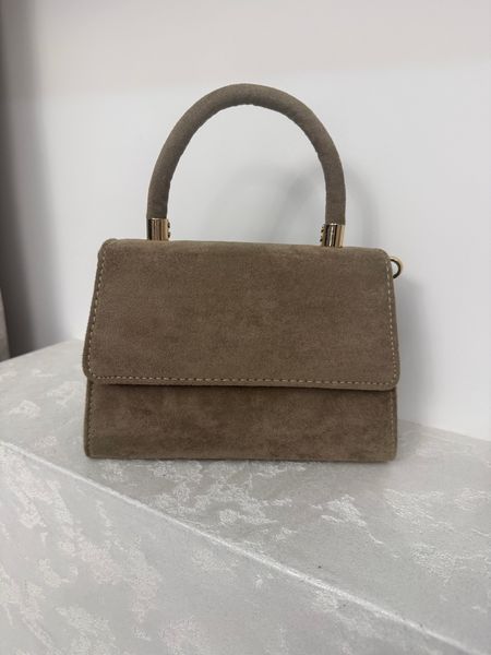 Minimalistyczna zamszowa torebka w kolorze taupe  