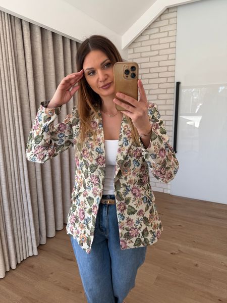 Taliowana marynarka w kwiaty 