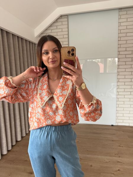 Wiskozowa koszula z kołnierzykiem wykończonym koronką - pomarańczowa w kwiatuszki 