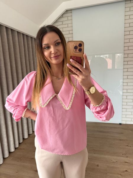 Wiskozowa koszula z kołnierzykiem wykończonym koronką - różowa w drobną krateczkę 