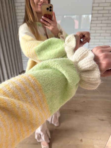 Sweter z falbanką z dodatkiem wełny - żółto - zielony 