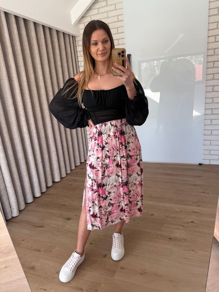 Bluzka hiszpanka - czarna z różyczką